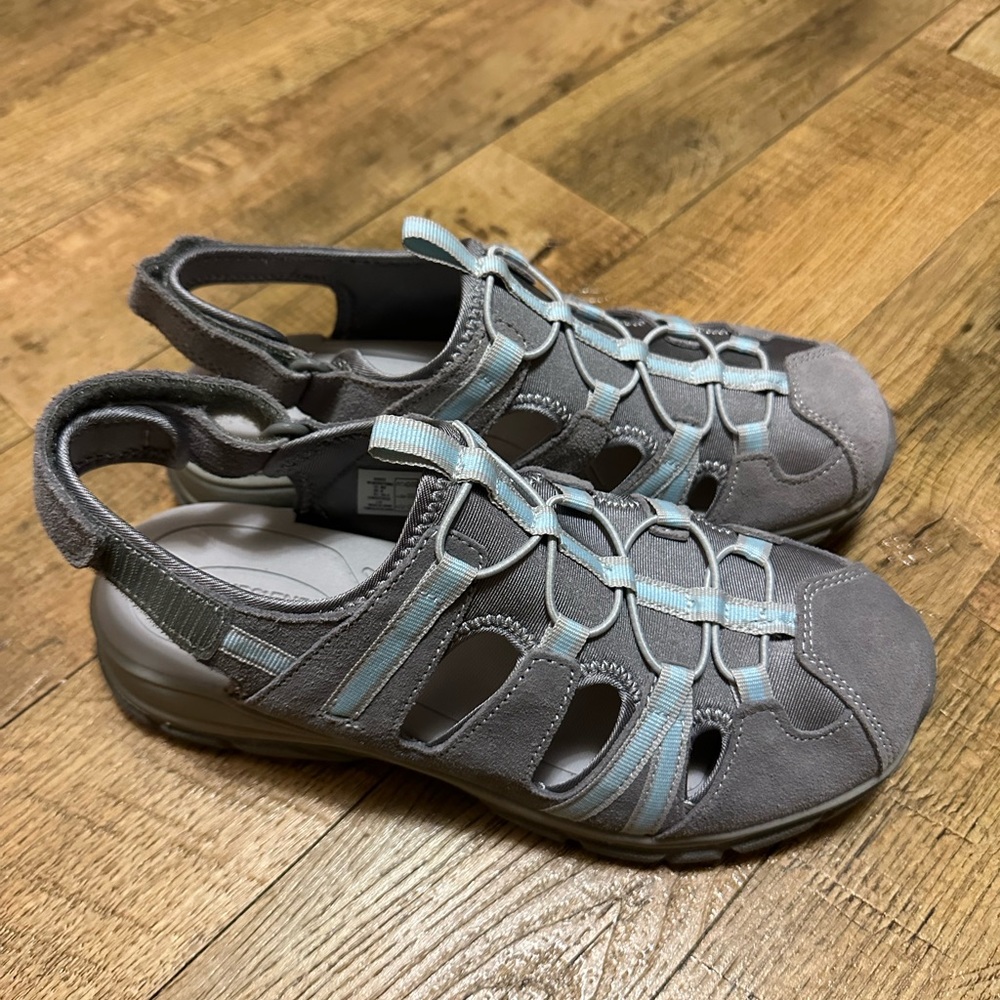 Women’s Land’s End Closed Toe hiking sandals - size 8